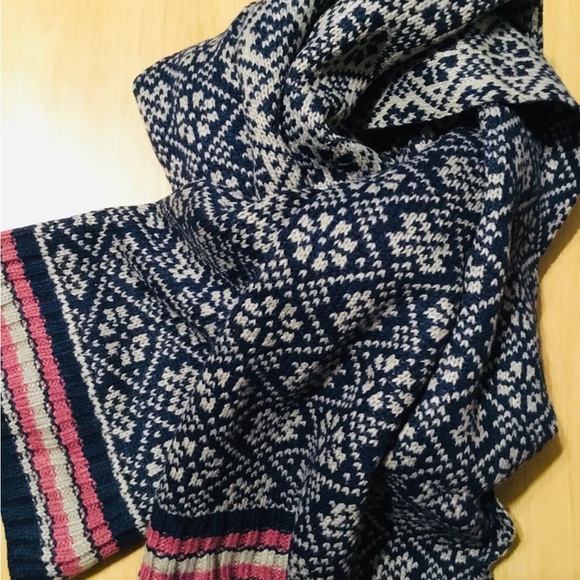 Unisex Hat, gloves and scarf set new in the bag - Picture 7 of 8